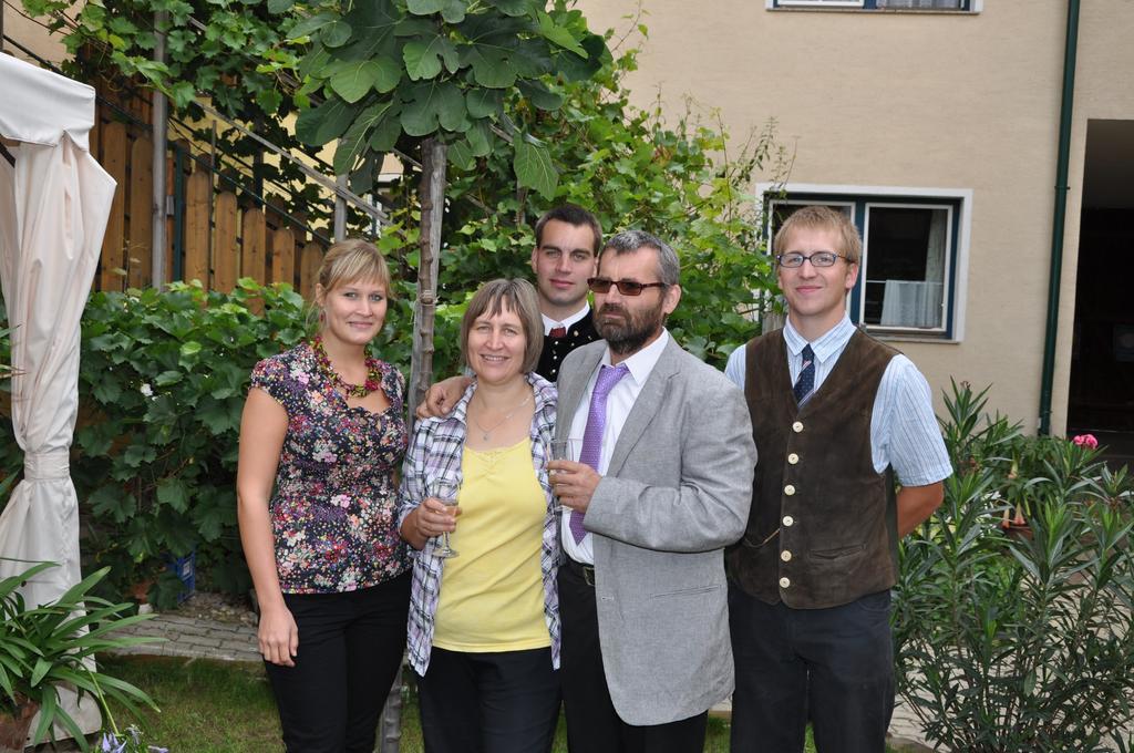 Hotel Weingut Zur Schlafmuetze à Herrnbaumgarten Extérieur photo