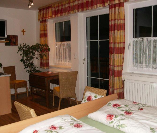 Hotel Weingut Zur Schlafmuetze à Herrnbaumgarten Chambre photo