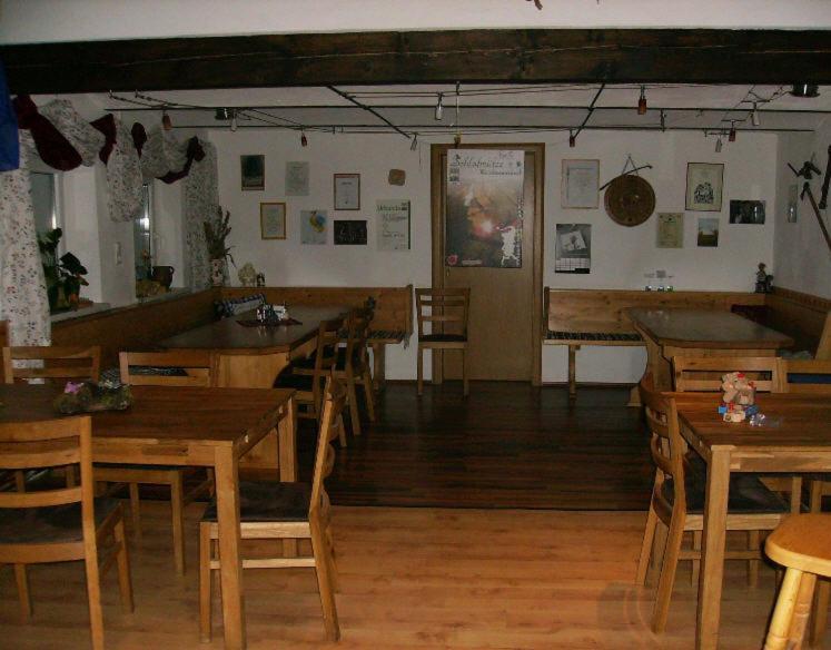 Hotel Weingut Zur Schlafmuetze à Herrnbaumgarten Extérieur photo