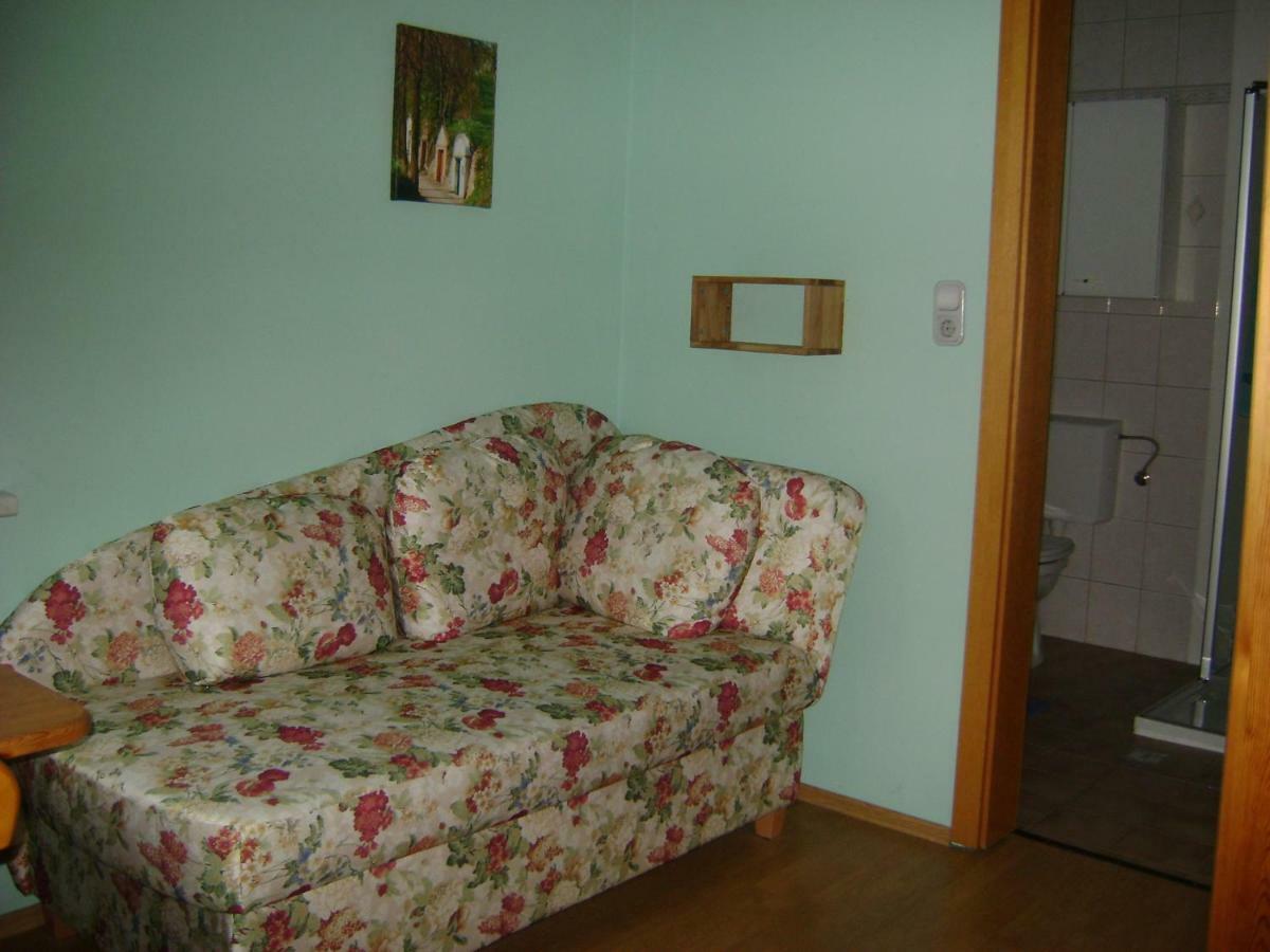 Hotel Weingut Zur Schlafmuetze à Herrnbaumgarten Extérieur photo