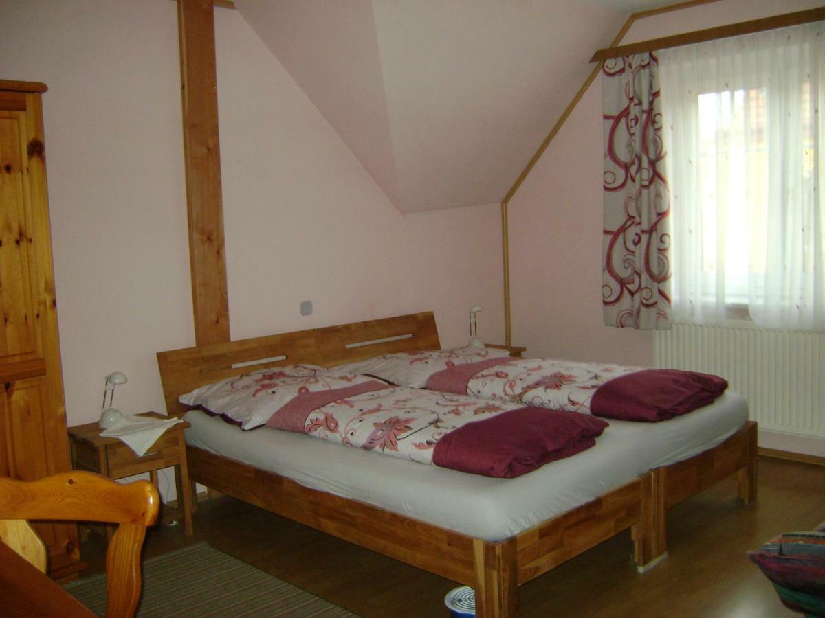 Hotel Weingut Zur Schlafmuetze à Herrnbaumgarten Extérieur photo