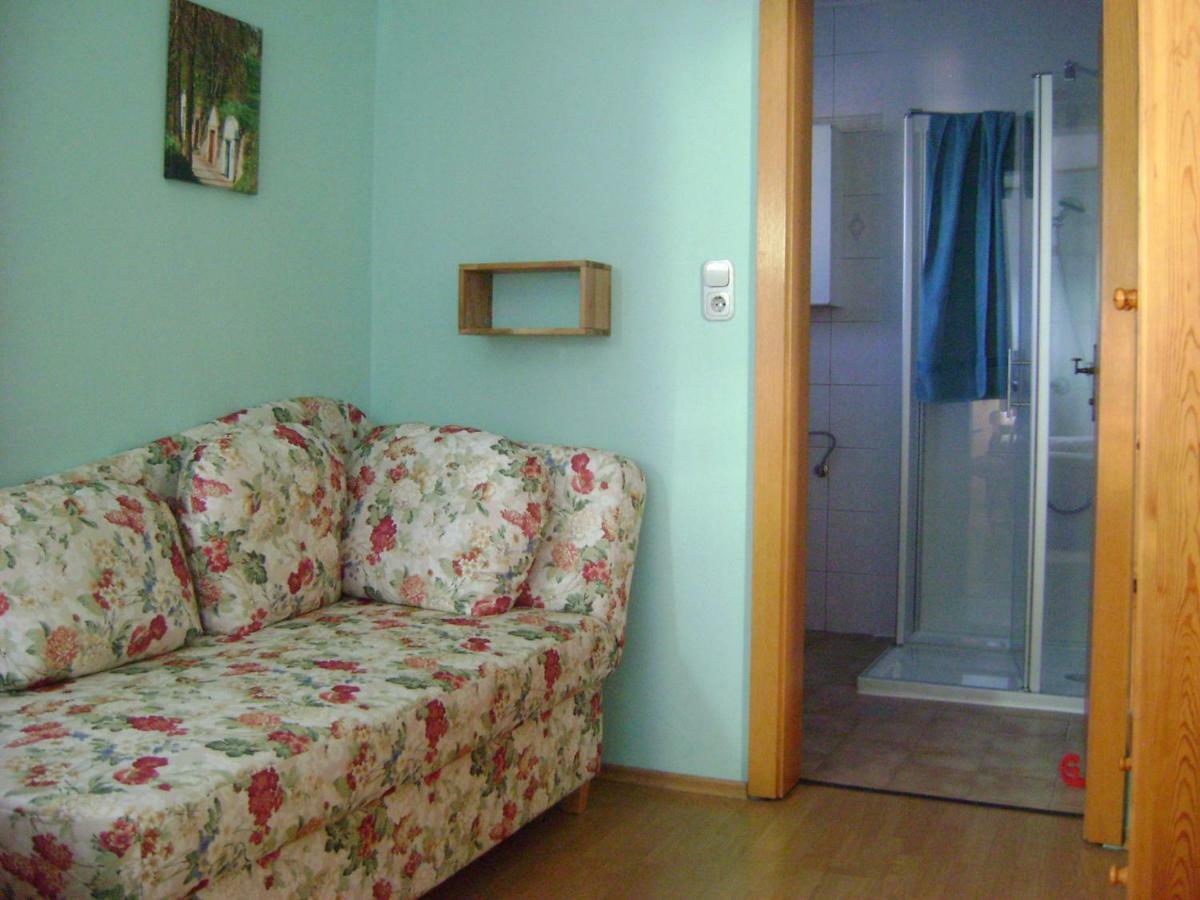 Hotel Weingut Zur Schlafmuetze à Herrnbaumgarten Extérieur photo